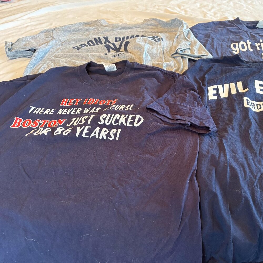 Bundle of 4 Vintage NY Yankees T shirts